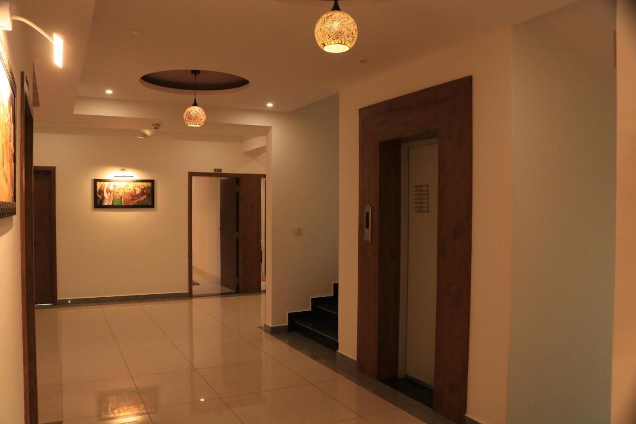 Hotel Viraj Residency ブジ エクステリア 写真