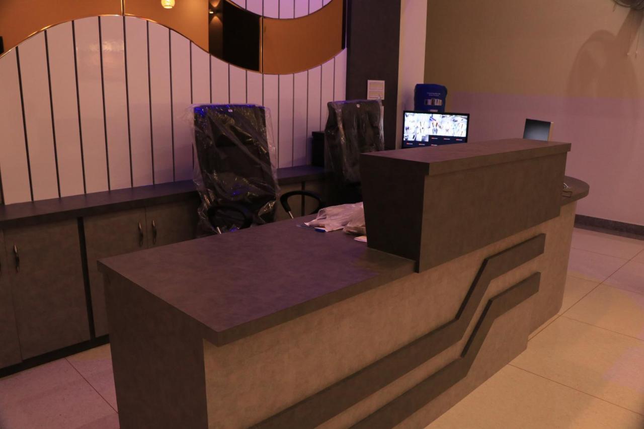 Hotel Viraj Residency ブジ エクステリア 写真