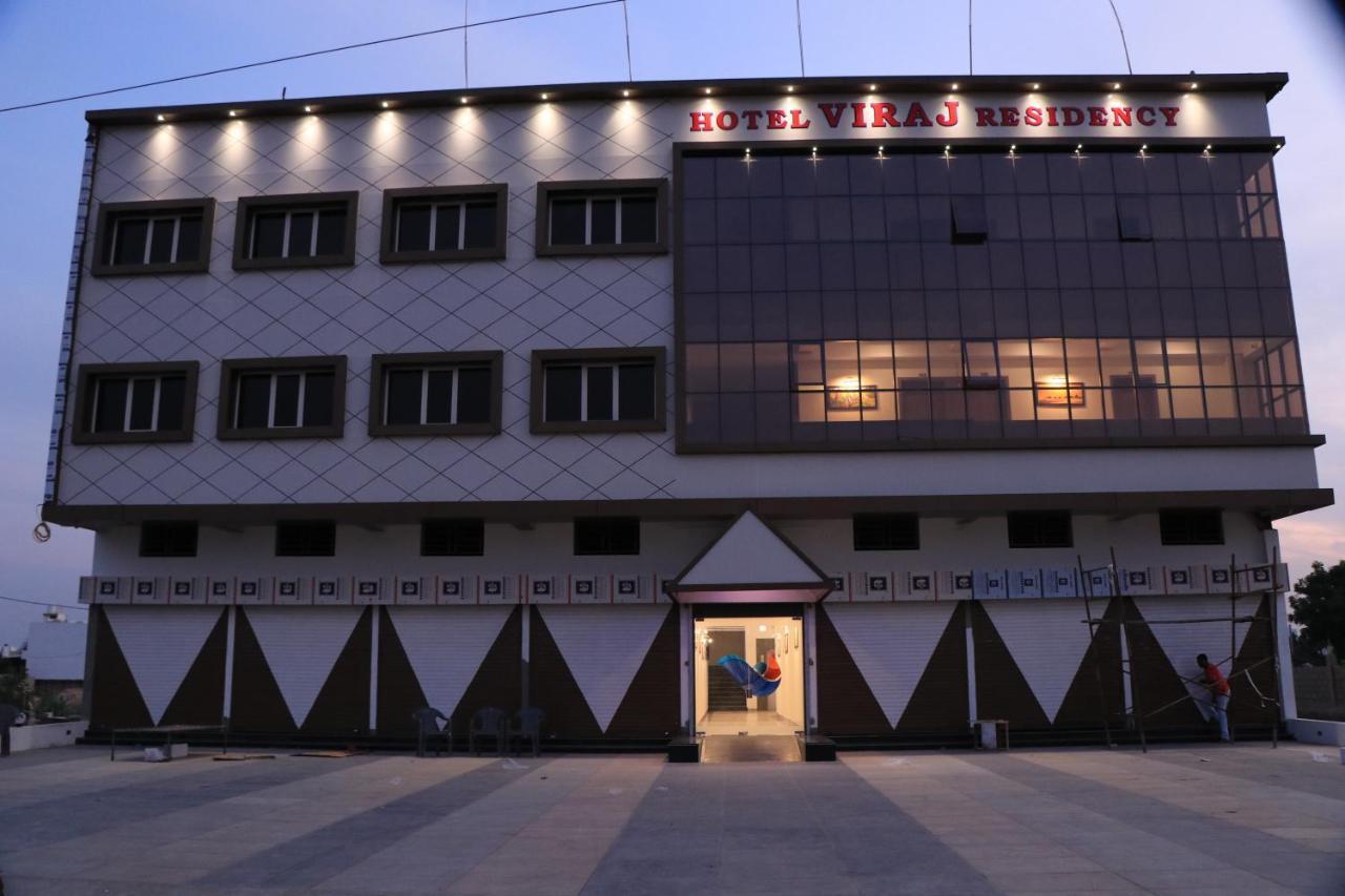 Hotel Viraj Residency ブジ エクステリア 写真