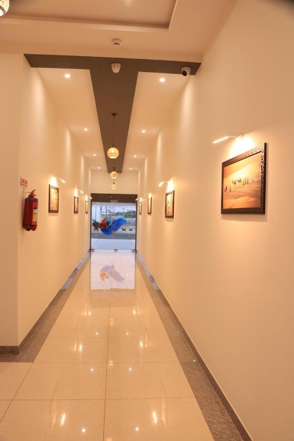 Hotel Viraj Residency ブジ エクステリア 写真