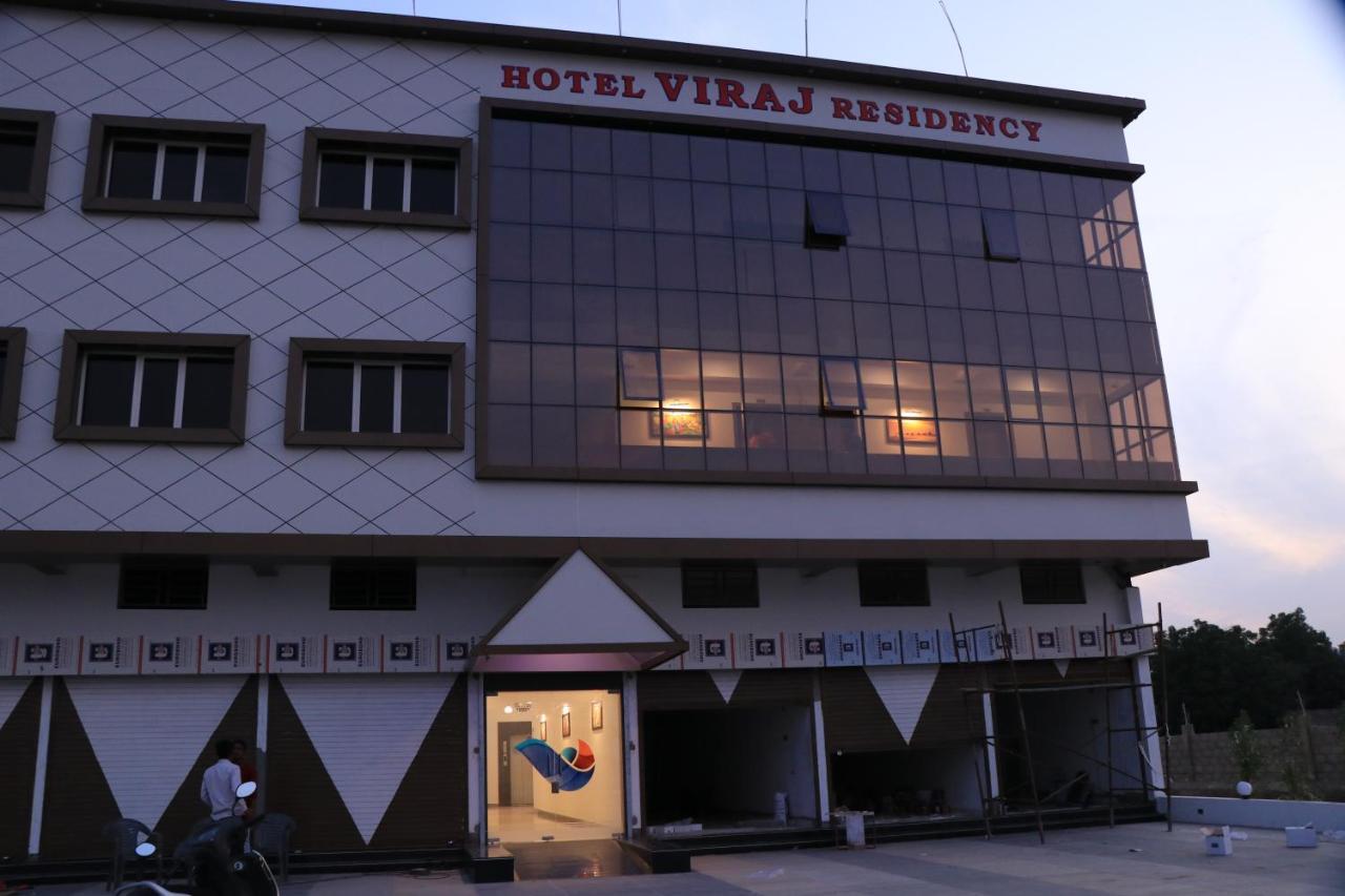 Hotel Viraj Residency ブジ エクステリア 写真