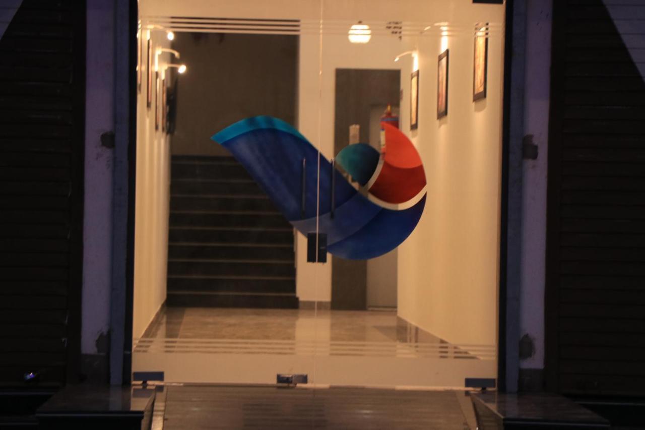 Hotel Viraj Residency ブジ エクステリア 写真