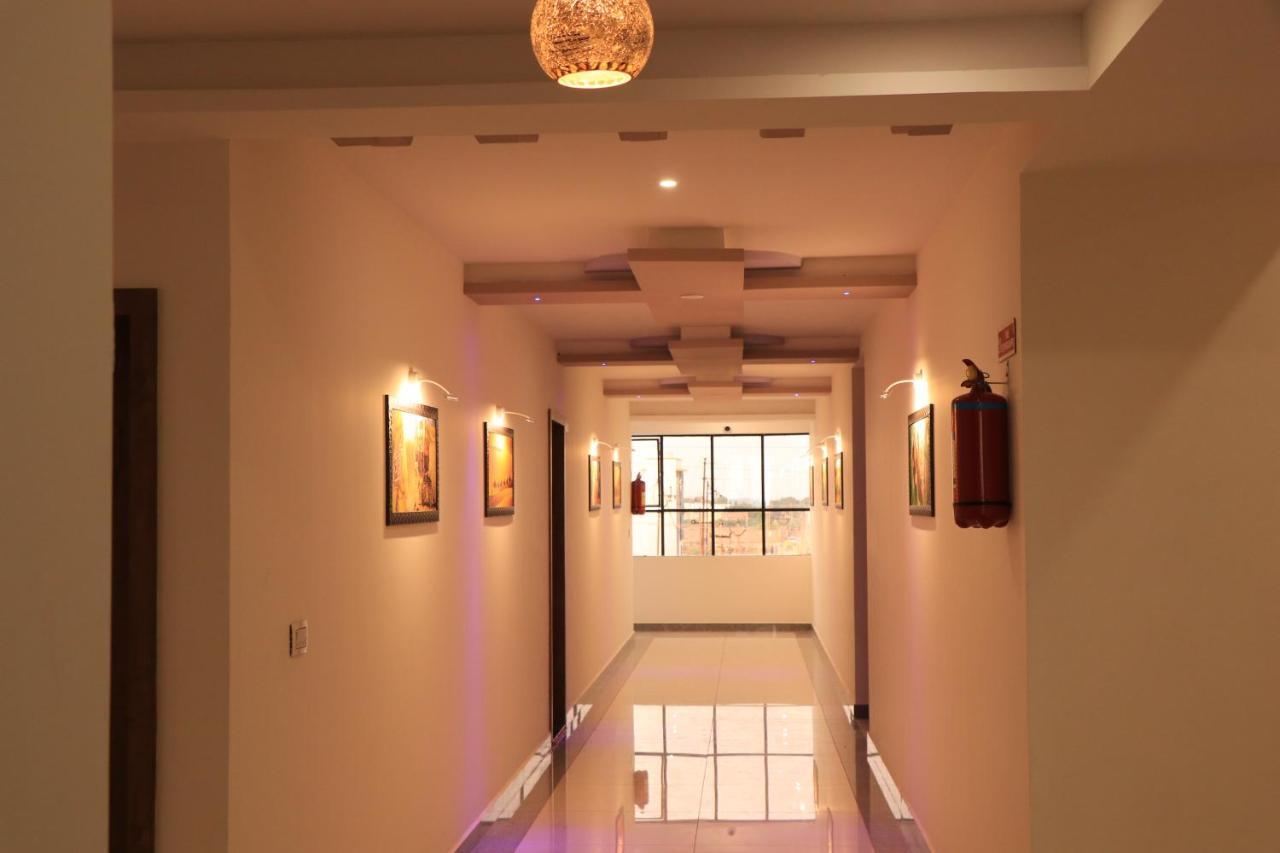 Hotel Viraj Residency ブジ エクステリア 写真