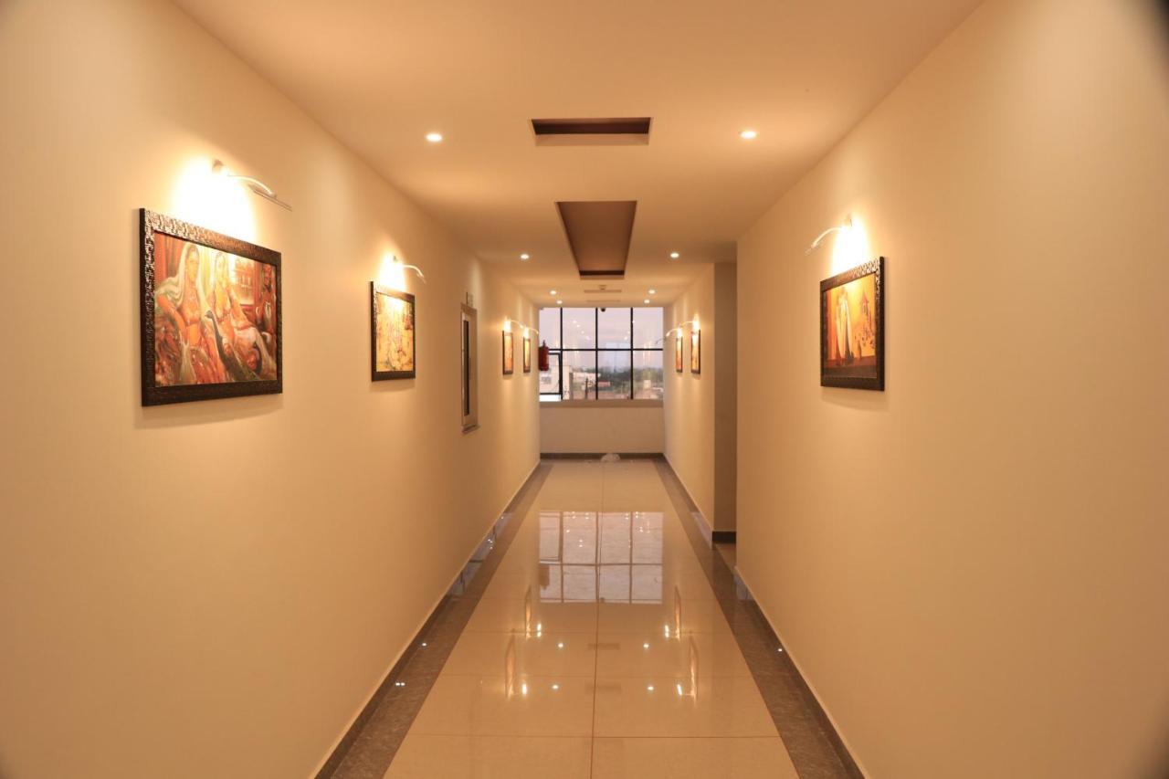 Hotel Viraj Residency ブジ エクステリア 写真